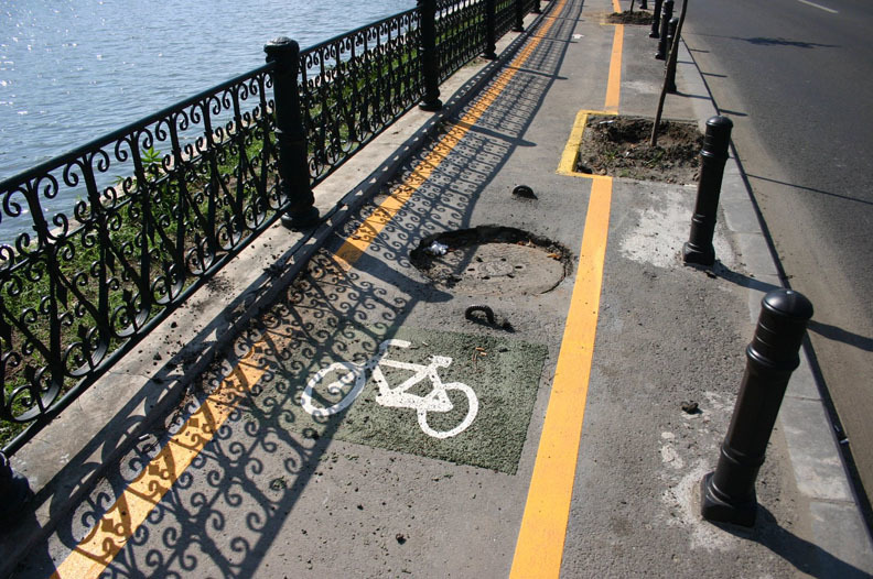 200.000 de euro costă trasarea unui kilometru de pistă de biciclete