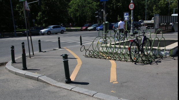 A început reabilitarea pistelor de biciclete
