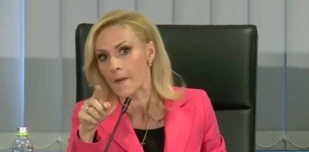 Firea a blocat protestele în fața Primăriei Capitalei
