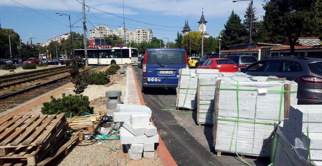 Bănci şi borduri de lux în sectorul 4