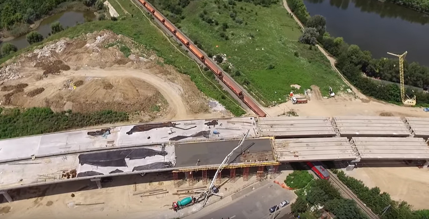 Intrarea autostrăzii A3 - construită în ritmul melcului