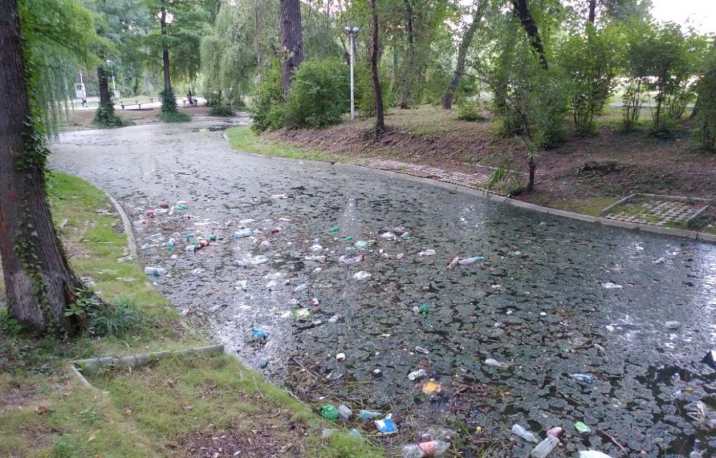 Parcul Tineretului- lăsat în paragină de Firea
