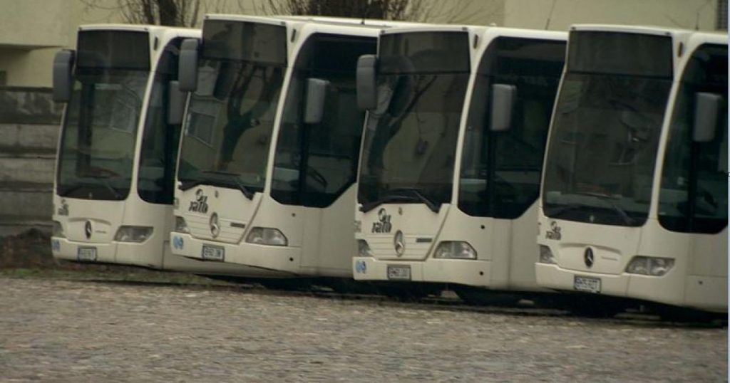 200 de autobuze ale RATB zac in garaje si asteapta casarea, iar 500 stau pe dreapta pentru ca nu sunt piese de schimb