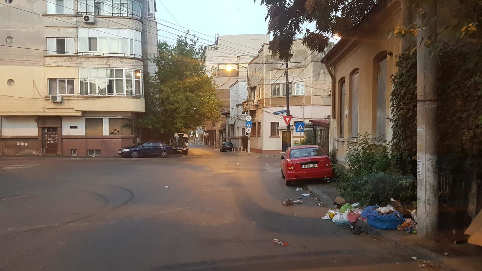 Sectorul 3 al Capitalei, condus de edilul Robert Negoitã, este sub asaltul gunoaielor. 8
