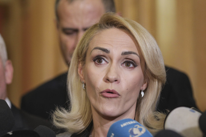 Firea promite mașini electrice pentru părinții care își duc copilul la școală, bani pentru benzină și microbuze pentru elevi