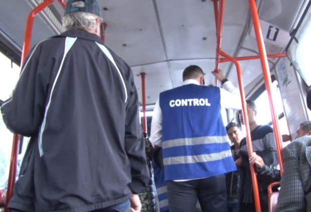 STB (RATB) mărește amenzile și vrea să-i sancționeze și pe care care au abonament dar nu îl trec pe la aparatul de taxat