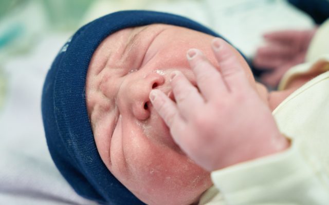 11 angajați ai maternității Giulești - infectați cu stafilocolul auriu. Gabriela Firea niciun copil nu a plecat bolnav de aici. Un copil a murit