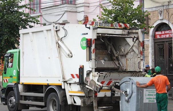 PMB vrea sa se ridice gunoiul la amiază sau noaptea