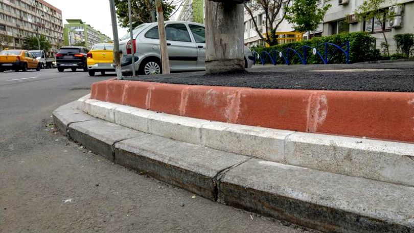 Bālutā baga milioane in borduri si garduri, dar nu are bani de scoli si burse