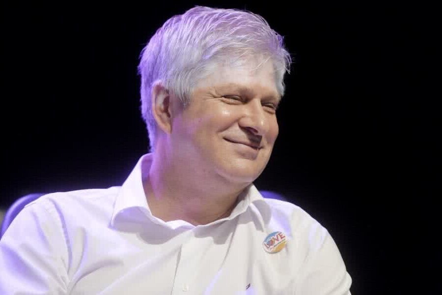 Primarul sectorului 1 Tudorache își bate joc de elevi se laudă că îi duce în tabără, dar le cere bani și nu le dă mâncare