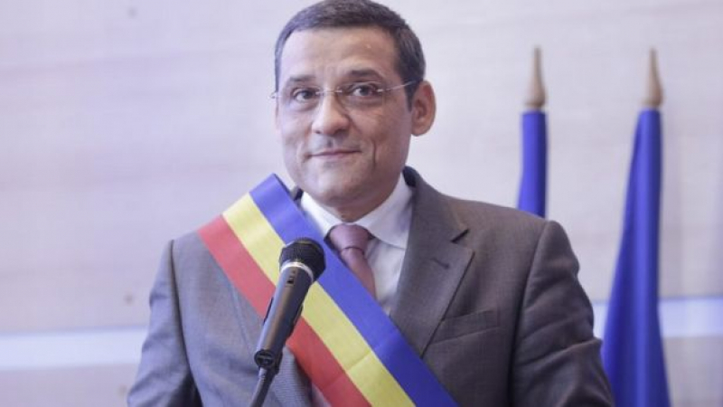 Edilul Gabriel Mutu vrea credit, să închirieze spațiile scolare și să vândă locuințele sociale- ca să facă bani la buget