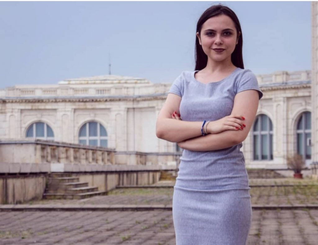 „Am făcut, am adoptat” vs „Vom analiza, ne gândim” – diferențe fine de nuanță și de competență